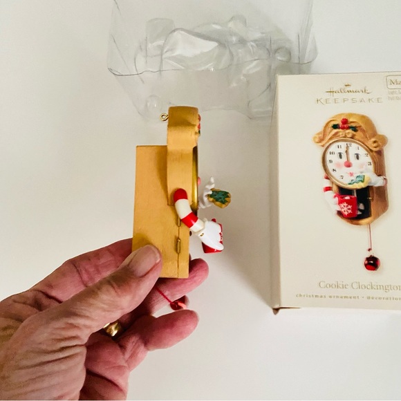 Hallmark Keepsake Cookie Clockington Christmas Ornament in Box 2007 No Batteries - Picture 4 of 6